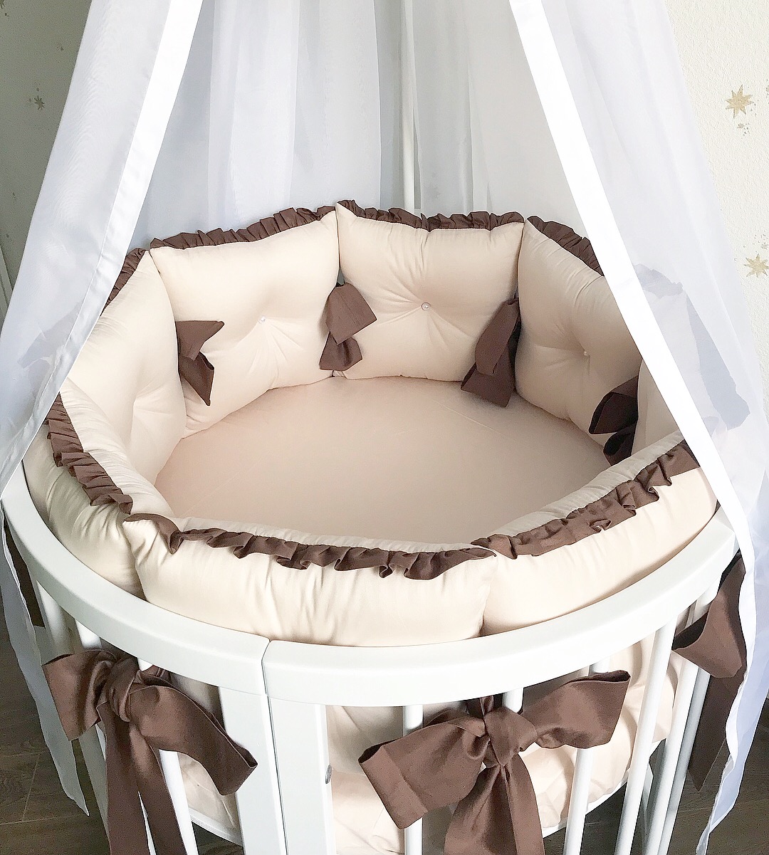 Комплект в кроватку дизайнерский Жемчуг/кокос (Подушки с бусинами)