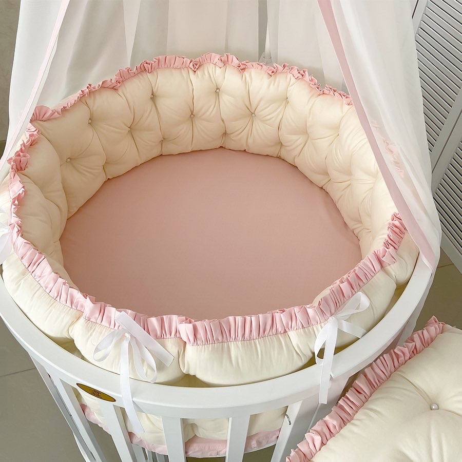 Комплект в кроватку дизайнерский "Молочный/ Нежно-розовый" с каретной стяжкой