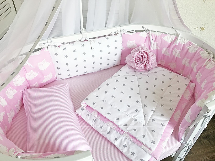 Комплект в кроватку дизайнерский Бело-розовый с совами