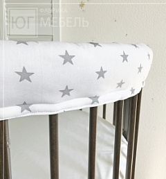 Защитная накладка на бортик кроватки "Серые звезды на белом"